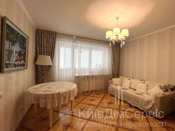 Продаж 3 кімнатної квартири 100 м2 метро Либідська Антоновича 165