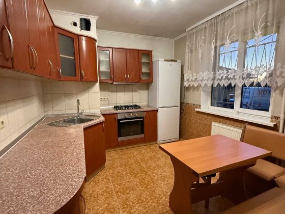 3к.квартира р-н парку вул.Грушевського,17Г, є газ, можливо по держ. програмам! Бровары