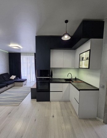 Продаж квартири в повній комплектації та з 2ма гаражами - фото 1