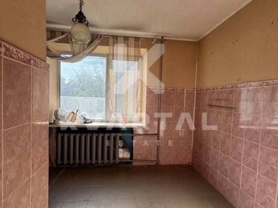 Продам 1 к. квартиру -43 м2 біля бутанського парку. Газ, мінімальне оформлення
