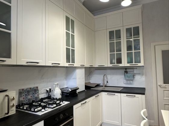 Продаж квартири в історичному будинку на Саксаганського! 2 поверх, закритий двір, висока стеля, акам