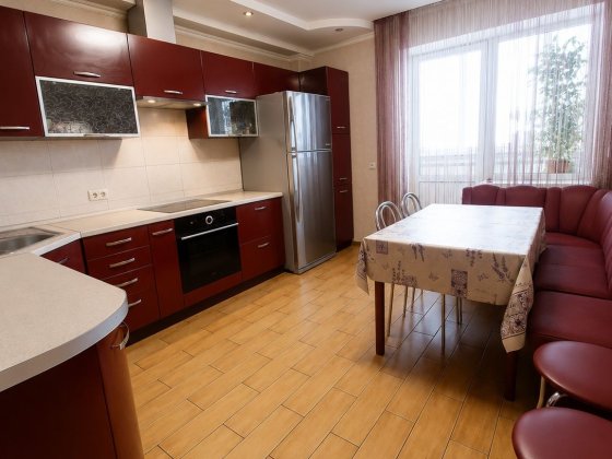 Продам 3-кімнатну квартиру з холом біля парку Грушевського Бровари