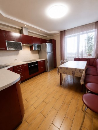 Продам 3-кімнатну квартиру з холом біля парку Грушевського - фото 1