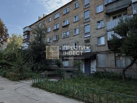Продаж 2-кімнатної квартири з окремими кімнатами на початку міста