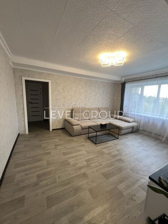 Продається 3-кімнатна квартира загальною площею 64 м², розташована на 5-му поверсі 9-поверхового буд - фото 1