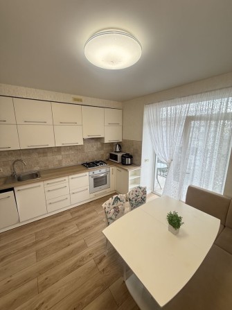 Продається простора 2-кімнатна квартира площею 60,2 м² з ремонтом та дуже вдалим плануванням . Жк Це - фото 1