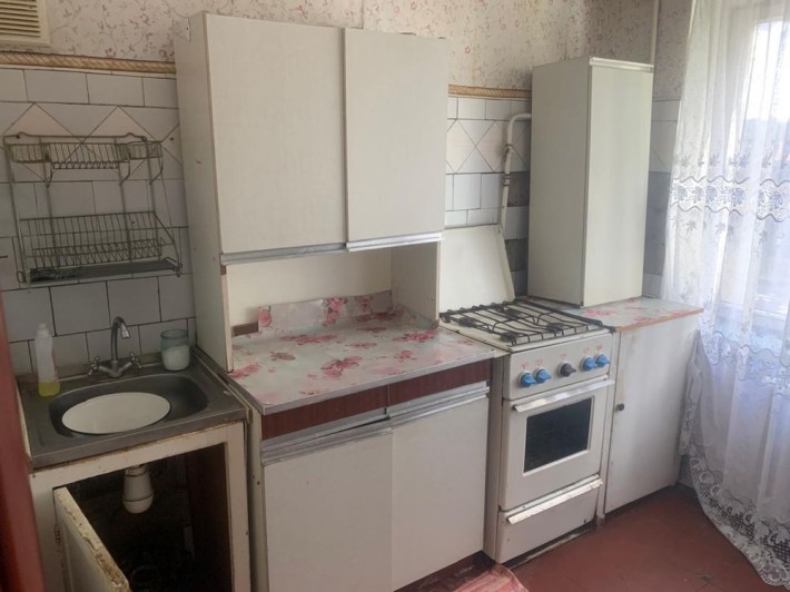 Продається простора 3-х кімнатна квартира в тихому районі міста - фото 1