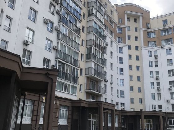 Продам. Простору квартиру 56.7кв.м. Вишневое