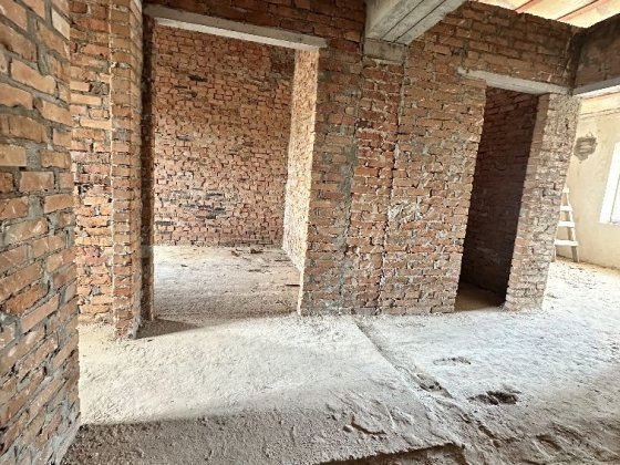 Продам 2-кімн. квартиру з великим закритим двором у м. Буча. ГОТОВА ДО РЕМОНТУ !! Є Держпрограми !!! Буча