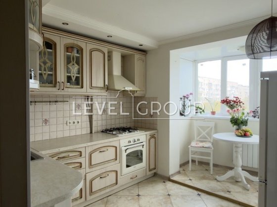 Продаж 2к квартири метро Академмістечко , бульвар Вернадського