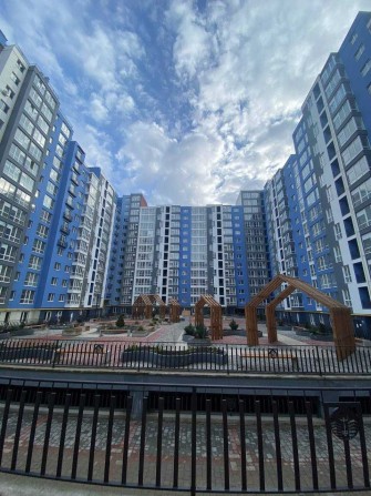 Продається видова 1-кімнатна квартира в центрі. - фото 1
