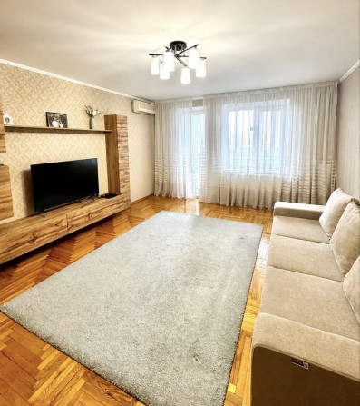 Продаж 3-х кімнатноі квартири біля метро - фото 1
