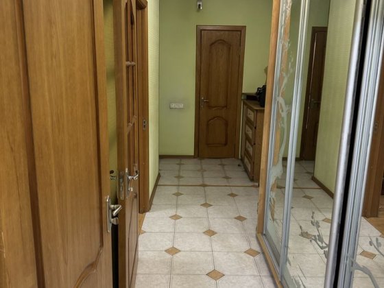 Продаж 2к квартири 58м² біля метро Чернігівська, цегляний будинок, Власник