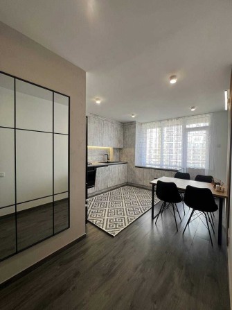 Продам 2 кімнатну квартиру з великою кухнею - фото 1