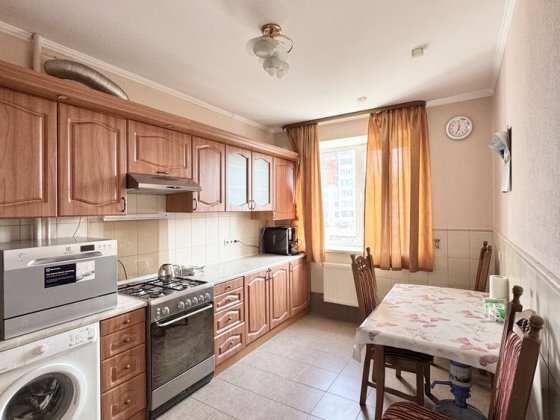 Продаж великої 2км квартири в центрі Ивано-Франковск