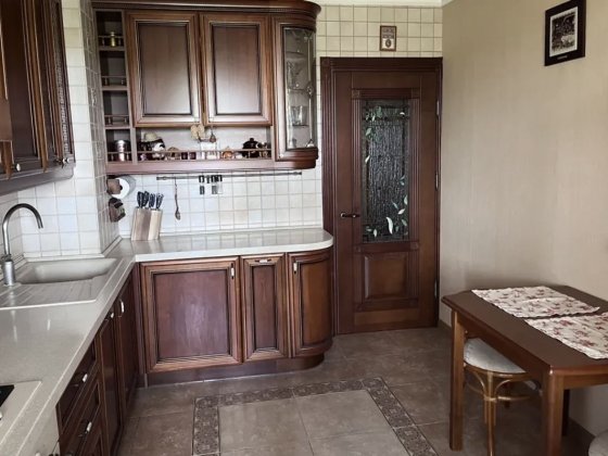 Продаж 3-к квартира з ремонтом та меблями центр Бучі поряд з Новусом