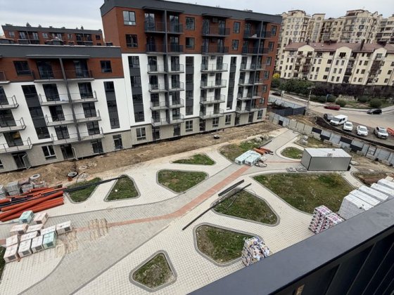 Продаж 1-кімнатної квартири 37,4 м² | ЖК Бургундія 3 | Велика тераса | 2 панорамні виходи | Вид на ц