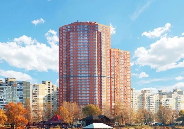 вул. Ревуцького, 9, (3 - кімнатна квартира). Власник. - фото 1