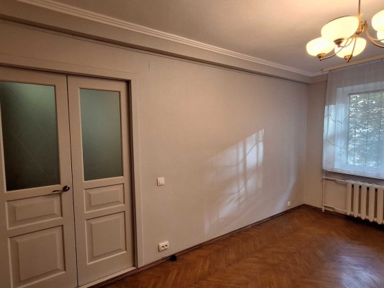 Голосієво. Продаж 2-кімнатної квартири біля метро. Бонус у подарунок – свій підвал у квартирі на 10 