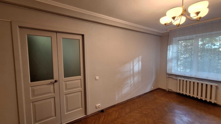 Голосієво. Продаж 2-кімнатної квартири біля метро. Бонус у подарунок – свій підвал у квартирі на 10  - фото 1