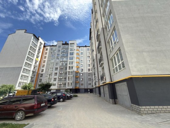 2-х кімнатна квартира, готова до ремонту.
