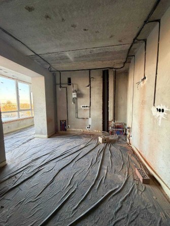 Продаж 1-к квартири з чорновим ремонтом - фото 1