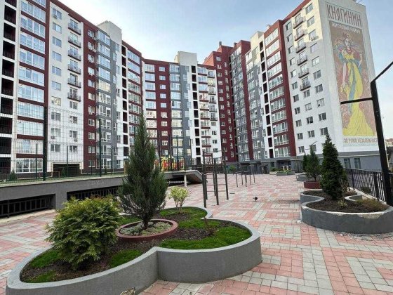 Продаж двокімнатної в центрі на 2 поверсі вигідна ціна поруч ратуша ЖР Княгинин Галицька Васильянок  Ивано-Франковск