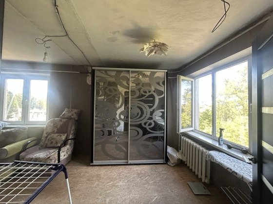 Продам на Північному ГЗК 2кімнатну квартиру по вулиці Пляжній з балконом, новою електропроводкою, са