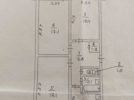 Продам трьох (3-х) кімнатну квартиру в центрі Кривого Рогу
