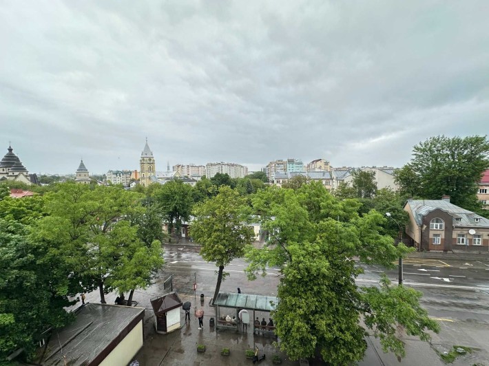 Велика 3-кім квартира з чорновим ремонтом вул.Незалежності.  Доступна по єОселя,єВідновлення, Постан - фото 1