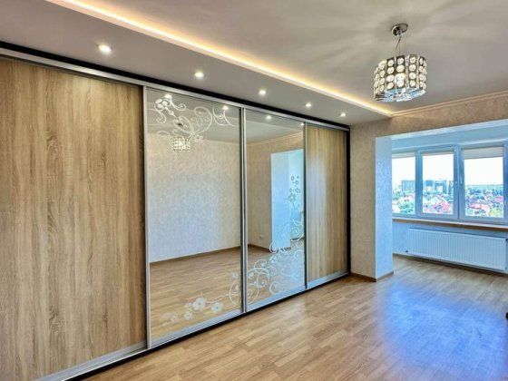 2-КІМНАТНА квартира 71М² | АВТОНОМНЕ опалення | просп. Відродження Луцк