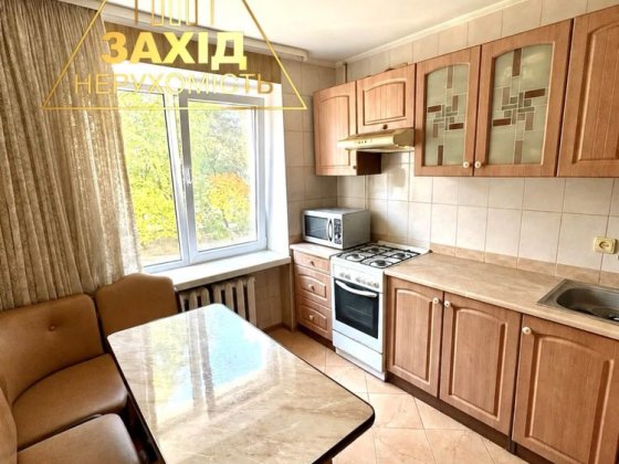 Трикімнатна біля ТЦ «Гостинець» 2 поверх, пр. Молоді Луцк