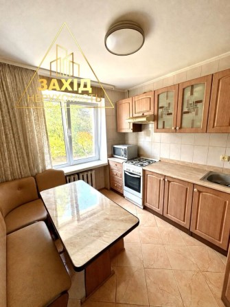 Трикімнатна біля ТЦ «Гостинець» 2 поверх, пр. Молоді - фото 1
