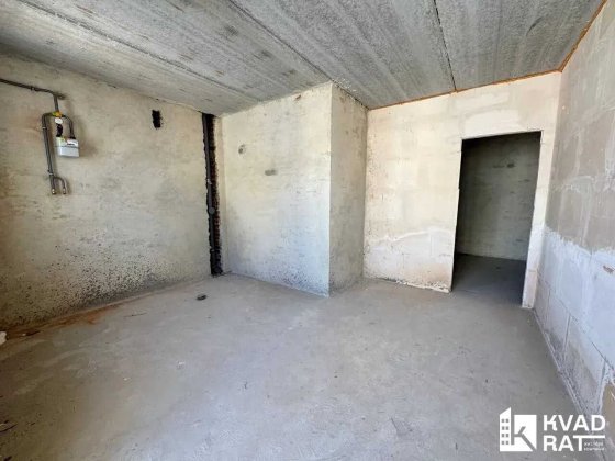 2к квартира у центрі під ремонт, зданий будинок!