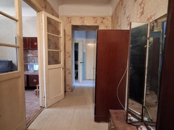Продам велику сталінку на Кресі