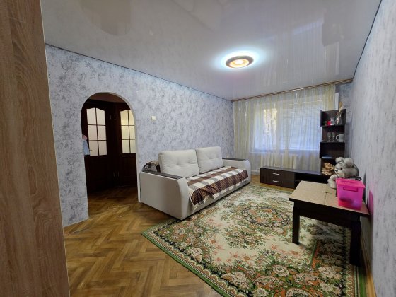 Продам 3-комнатную квартиру, 173 квартал (ул. Эдуарда Фукса, 69)