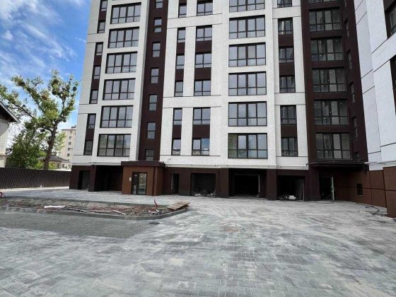Продаж 2-кімнатної квартири поруч міського озера та неподалік Центру. Ивано-Франковск