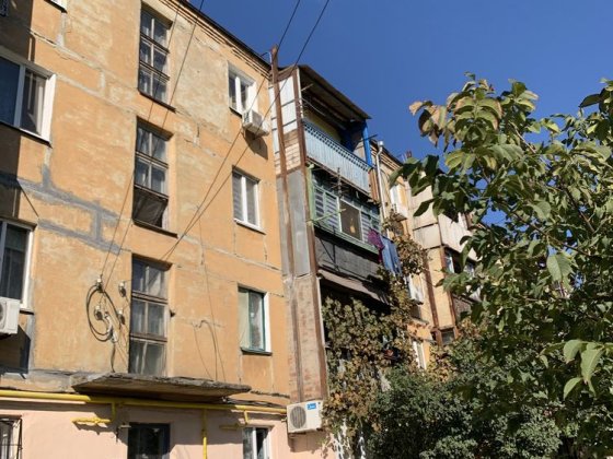 Продаж квартира трикімнатна біля зупинки вул. Мусоргського навпроти магазину Вогник