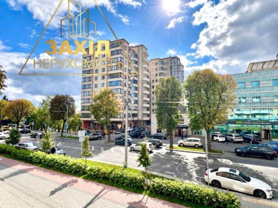 Трикімнатна Центр пр. Волі 2 поверх Луцк