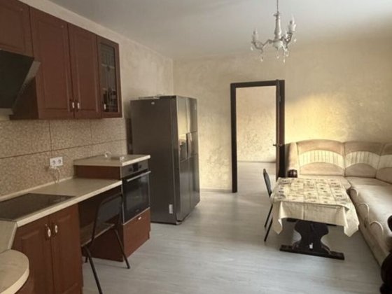 Продам частину будинку з ремонтом та гаражем у Луцьку