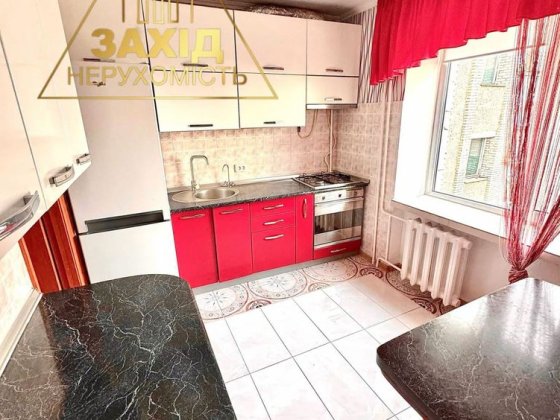 Доглянута трикімнатна 69,3 м² на вул. Кравчука біля гімназії №21 Луцк