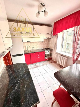 Доглянута трикімнатна 69,3 м² на вул. Кравчука біля гімназії №21 - фото 1