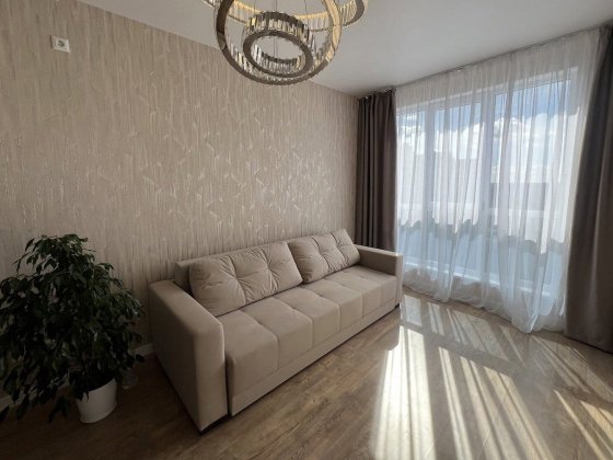 Продам видову 2к квартиру з новим ремонтом! Поруч з парком!