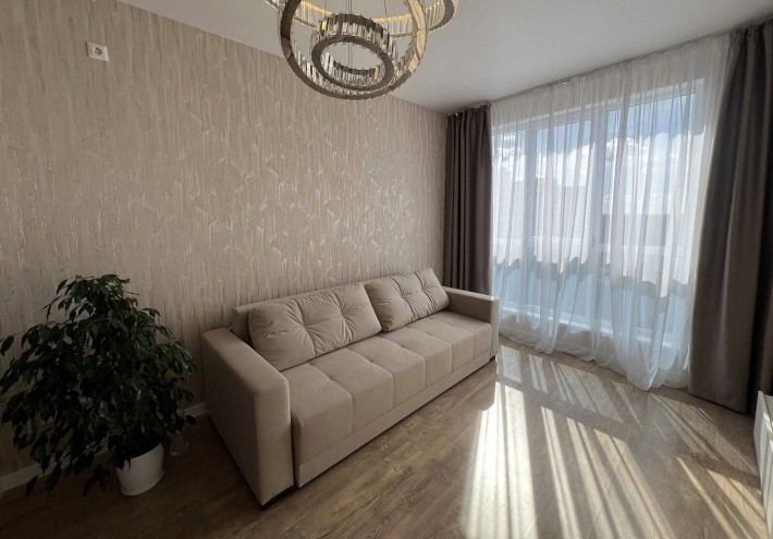 Продам видову 2к квартиру з новим ремонтом! Поруч з парком! - фото 1