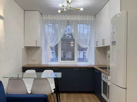Сдам комнату в 3к квартире для женщины, можно с  ребенком, центр, ремонт