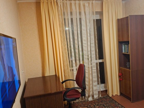 Сдам комнату с балконом в двухкомнатной квартире, (с хозяйкой)