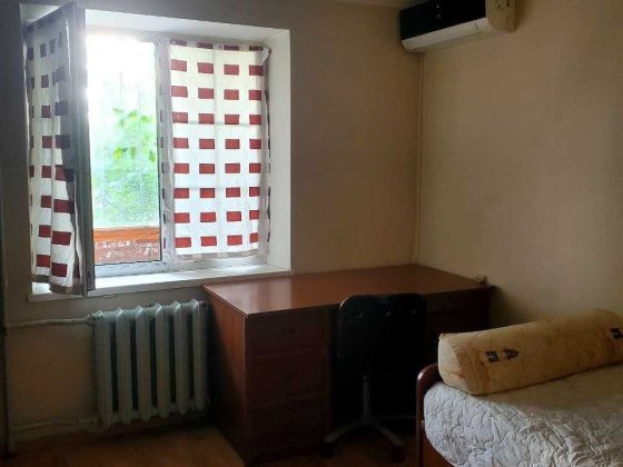 Русанівський бульвар,9 , 1/9п, кімната у 2х кімнатный квартирі.