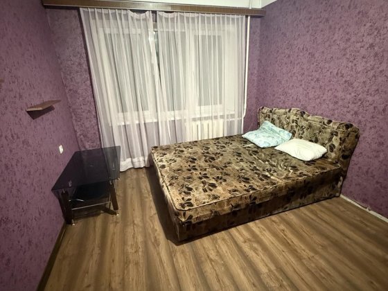 здається кімната без проживання хазяїв в квартирі,метро Лісова