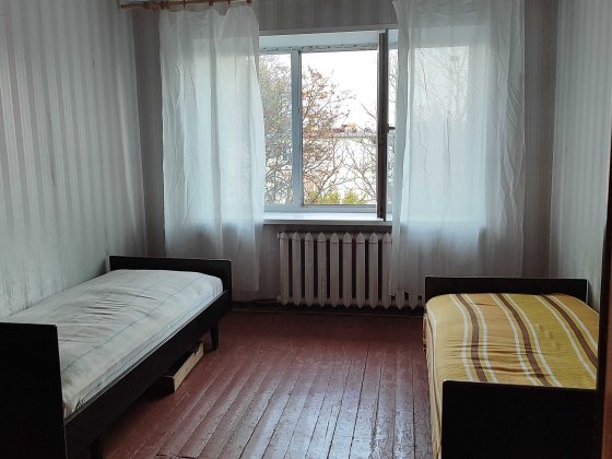 Здається кімната в гуртожитку біля ЦНАПу в центрі