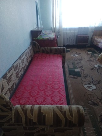 Комната, от остановки 3 минуты ходьбы. Половки. - фото 1